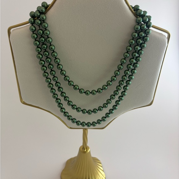 Jewelry - Elegant Emerald Green Faux Pearl Vintage Necklace